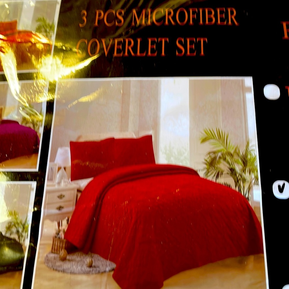 Rachel 3 pcs  coverlet set Color: beige  Queen 100” X 104” + 22x2 x26”. NEW